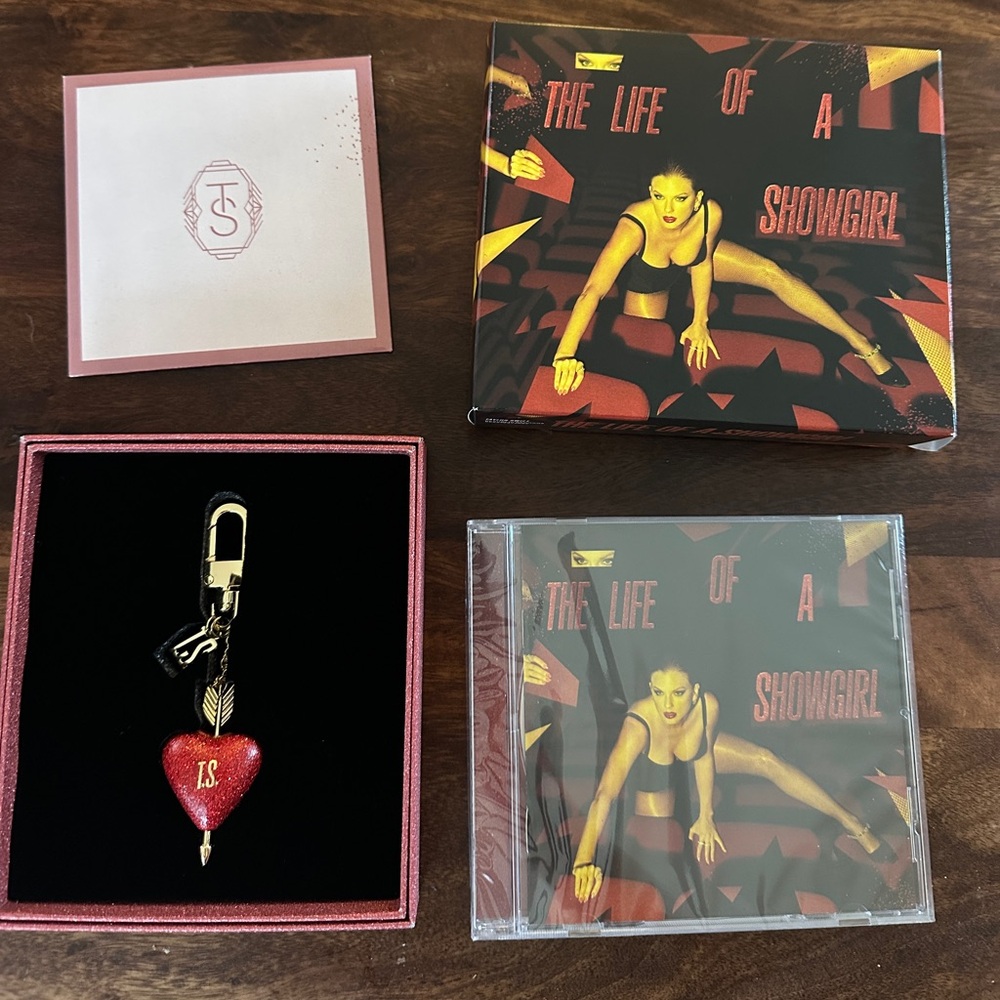 TAYLOR SWIFT - The Life of a Showgirl: It's Frightening Edition - Deluxe CD